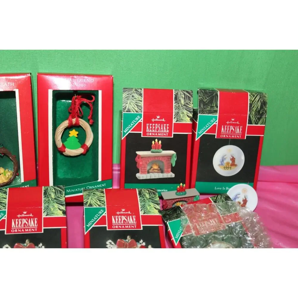 Hallmark 10 Piece Miniatures Wreaths Cameo Country Heart Special Friend Ornament